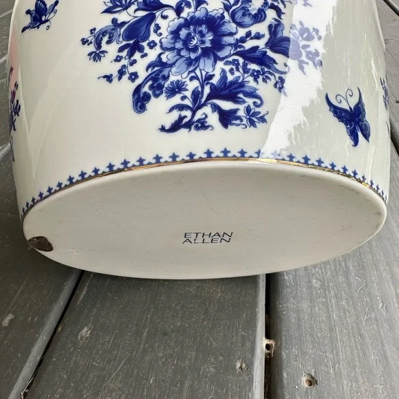 Ethan Allen Vintage Decor bowl! Gold trim! Excellent condition! - Picture 7 of 9